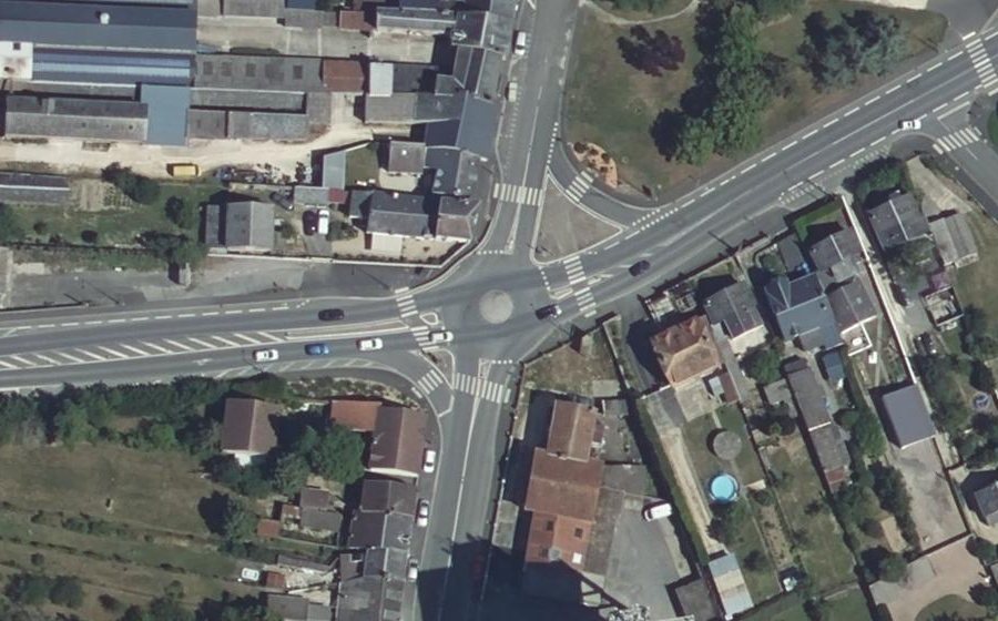Vue aérienne du Rond-point anonyme n°43558081