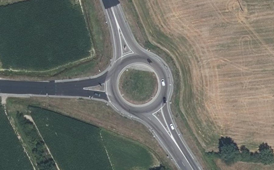 Vue aérienne du Rond-point anonyme n°435606384