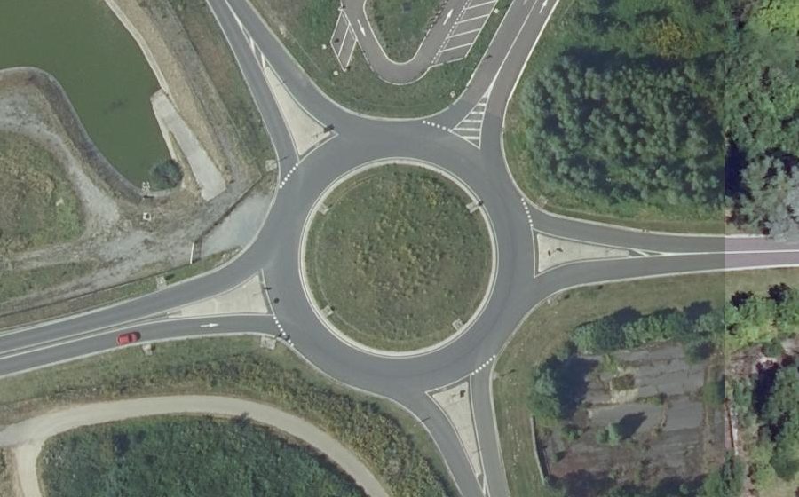 Vue aérienne du Rond-point anonyme n°435640886
