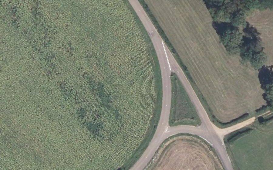 Vue aérienne du Rond-point anonyme n°435803142