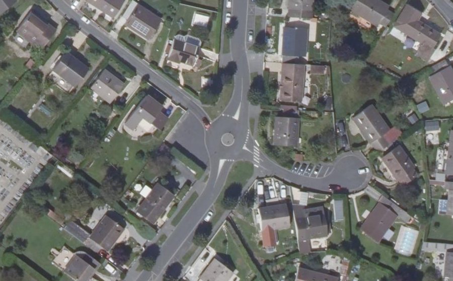Vue aérienne du Rond-point anonyme n°43583362