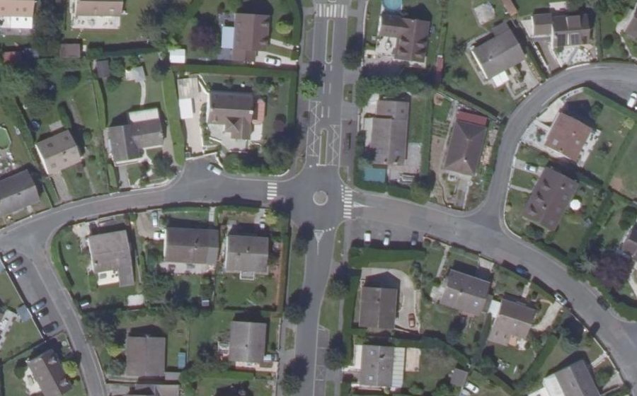 Vue aérienne du Rond-point anonyme n°43583429