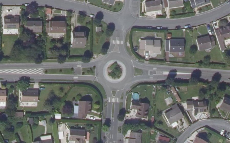 Vue aérienne du Rond-point anonyme n°43583433