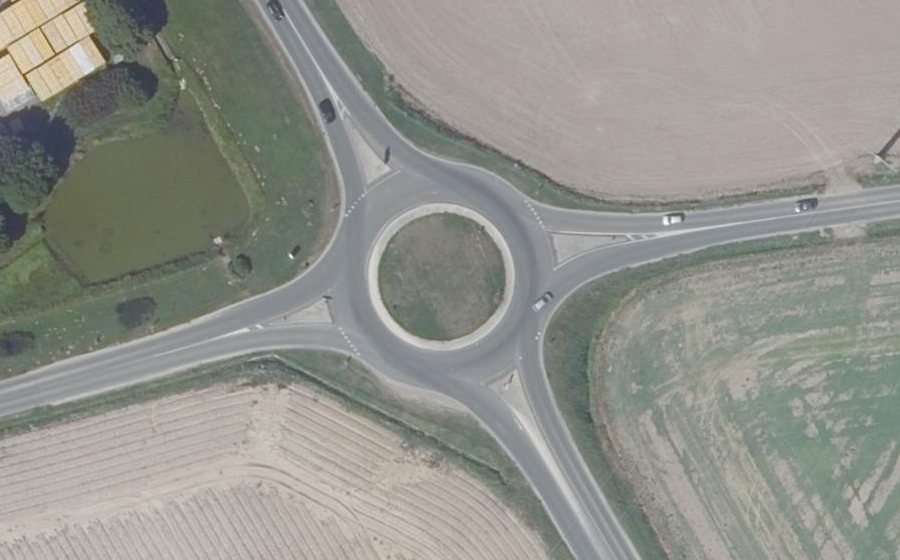 Vue aérienne du Rond-point anonyme n°43583639