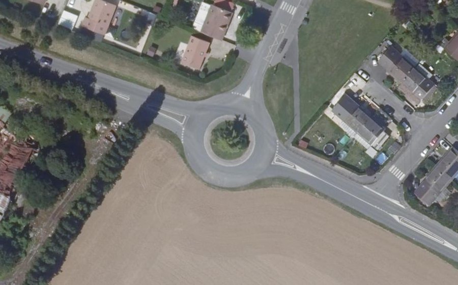 Vue aérienne du Rond-point anonyme n°43583820