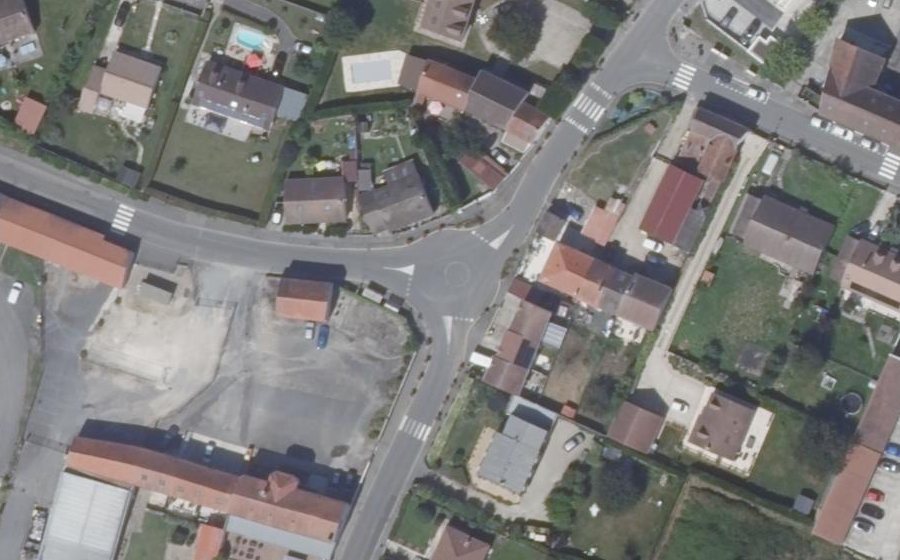 Vue aérienne du Rond-point anonyme n°43584178