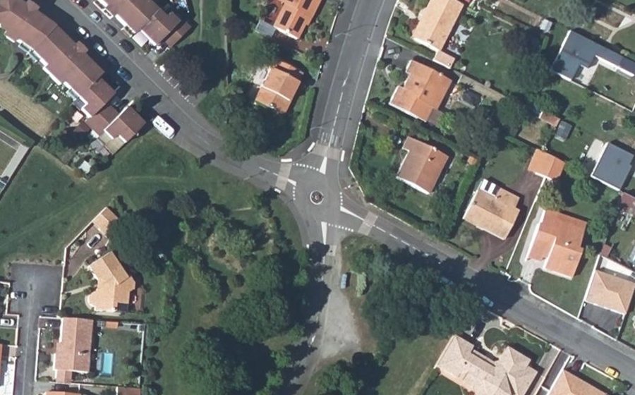 Vue aérienne du Rond-point anonyme n°43589559