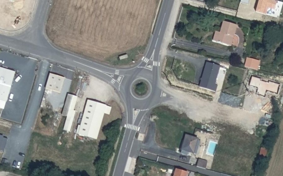 Vue aérienne du Rond-point anonyme n°435925233