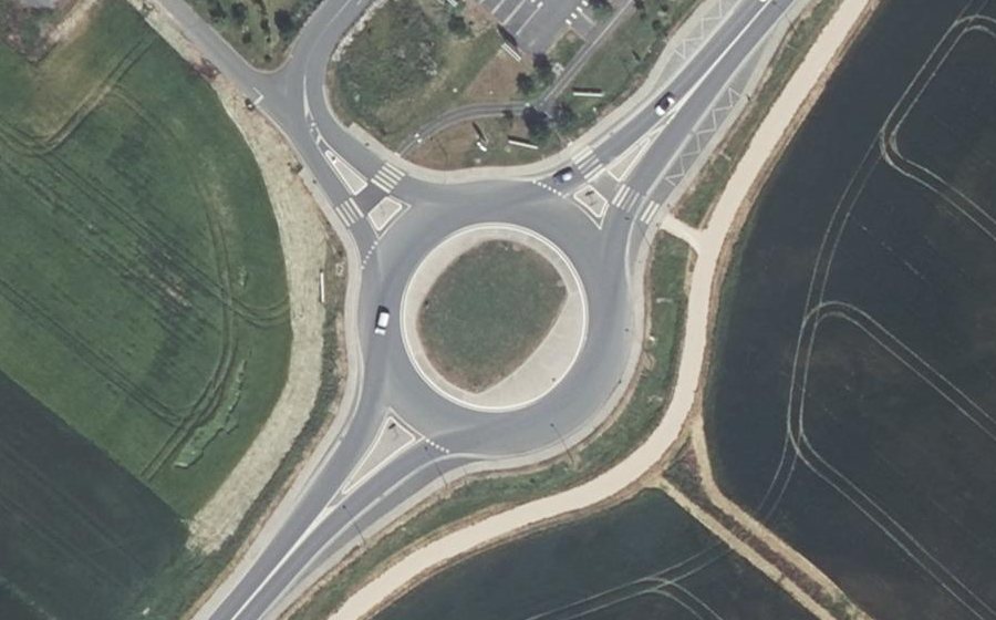 Vue aérienne du Rond-point anonyme n°435939271
