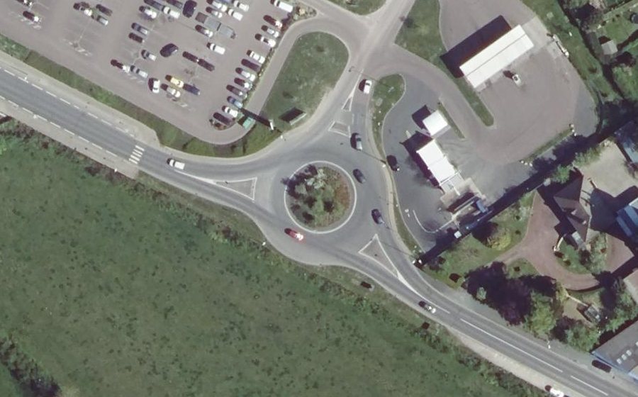 Vue aérienne du Rond-point anonyme n°435945273
