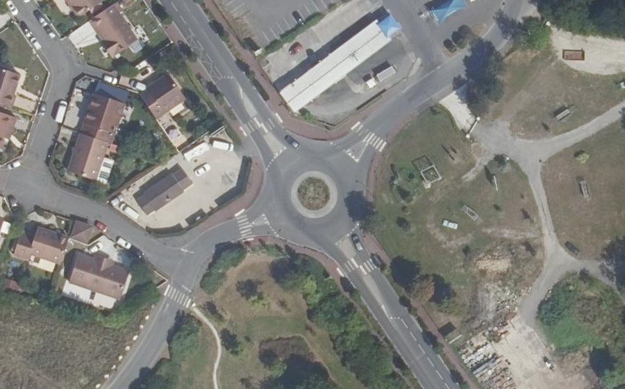 Vue aérienne du Rond-point anonyme n°436014147