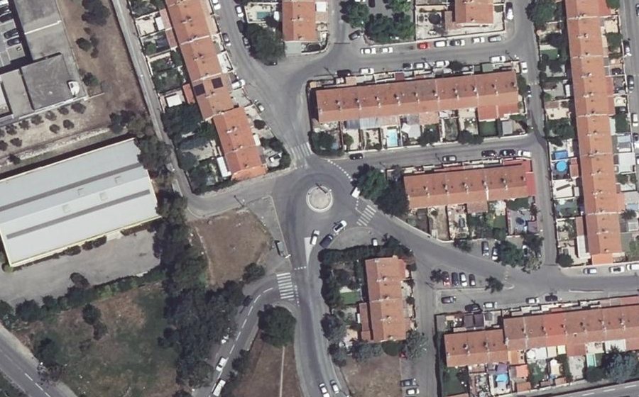 Vue aérienne du Rond-point anonyme n°436070551