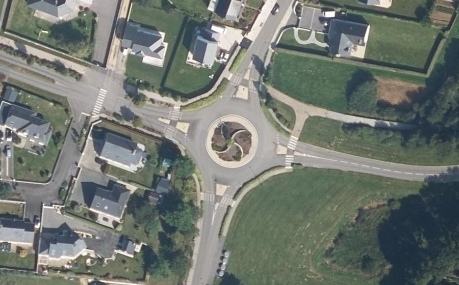 Vue aérienne du Rond-point anonyme n°436167804