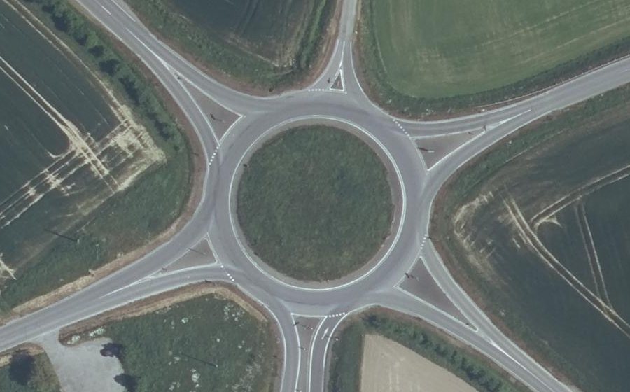 Vue aérienne du Rond-point anonyme n°43618291