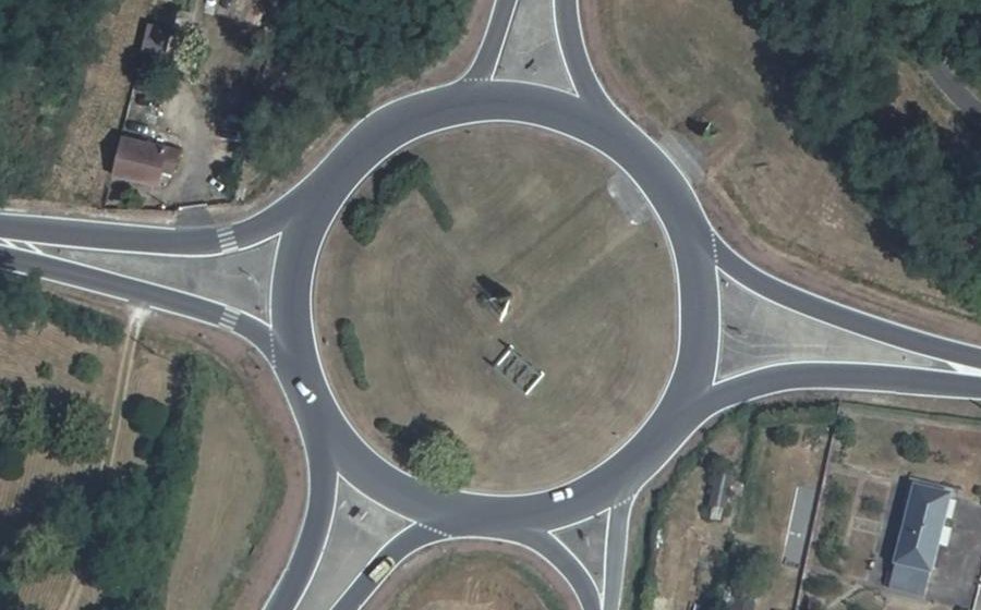 Vue aérienne du Rond-point anonyme n°43619403