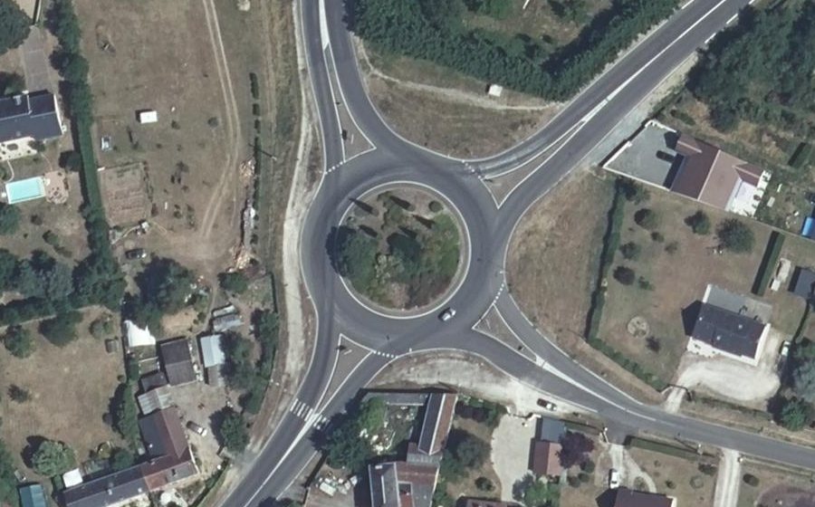 Vue aérienne du Rond-point anonyme n°43619660