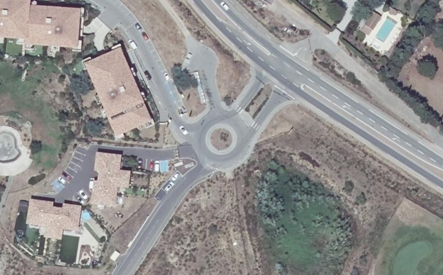 Vue aérienne du Rond-point anonyme n°436243922