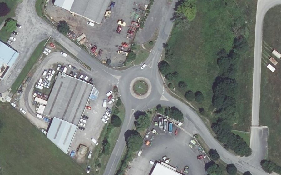 Vue aérienne du Rond-point anonyme n°436468756