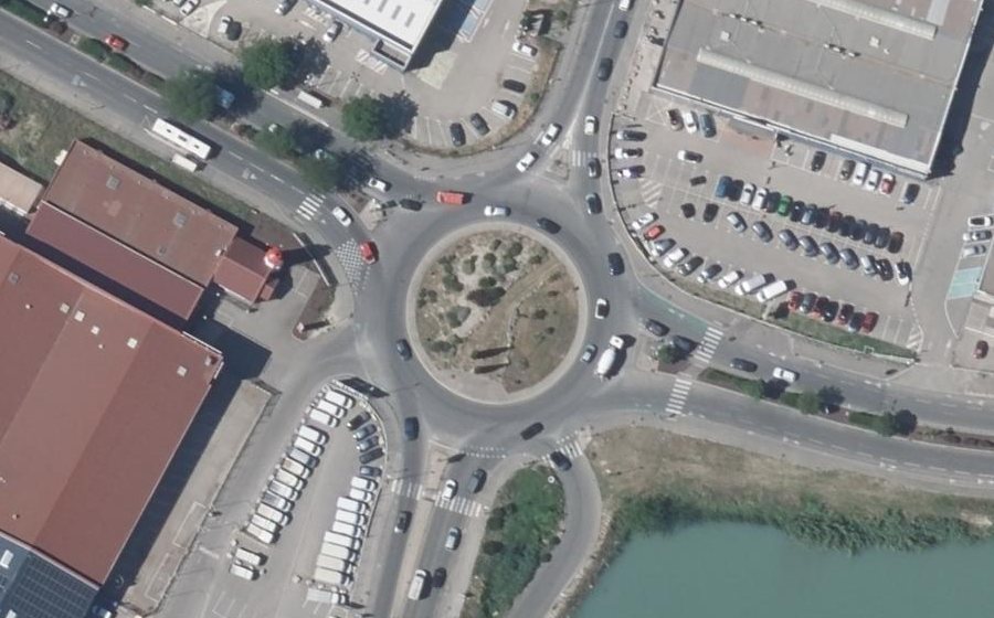 Vue aérienne du Rond-point anonyme n°43646963