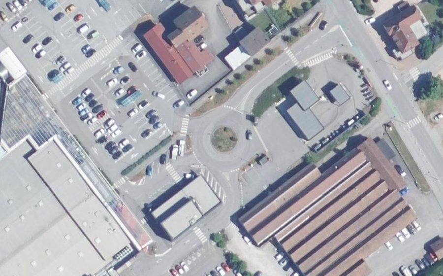Vue aérienne du Rond-point anonyme n°436501885