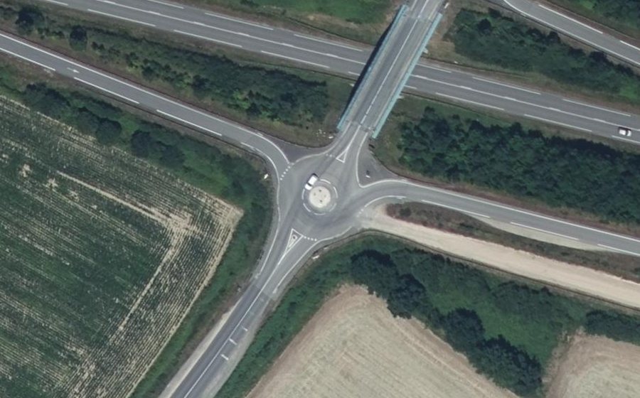 Vue aérienne du Rond-point anonyme n°436559292