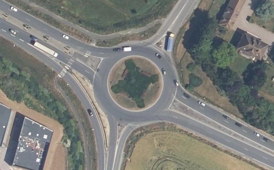 Vue aérienne du Rond-point anonyme n°4366159