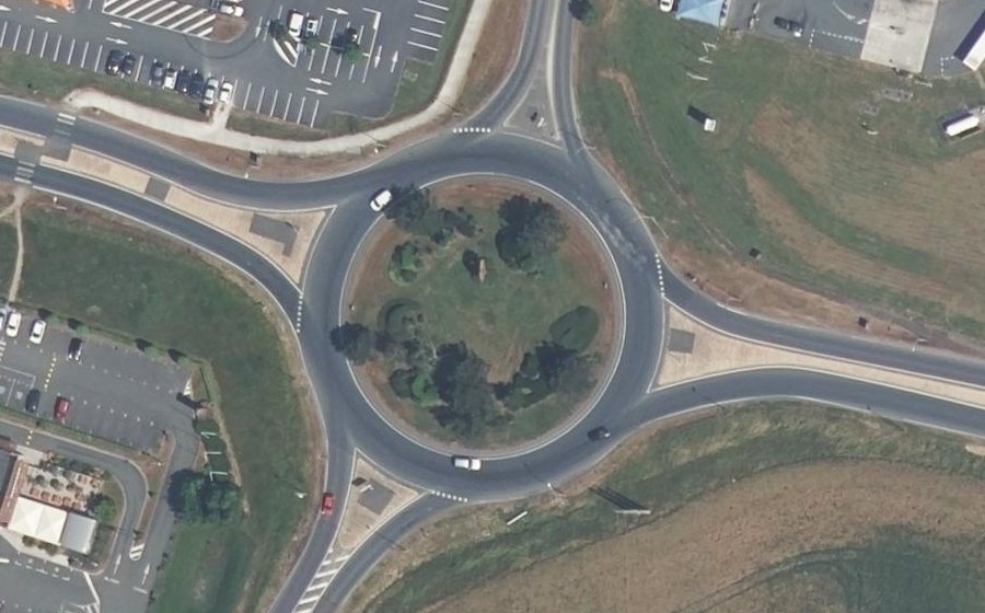 Vue aérienne du Rond-point anonyme n°4366165