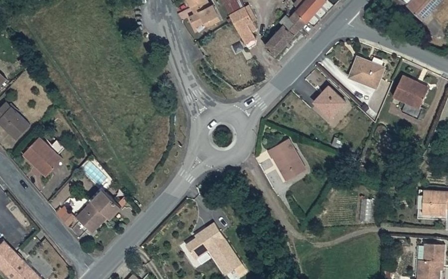 Vue aérienne du Rond-point anonyme n°436659791