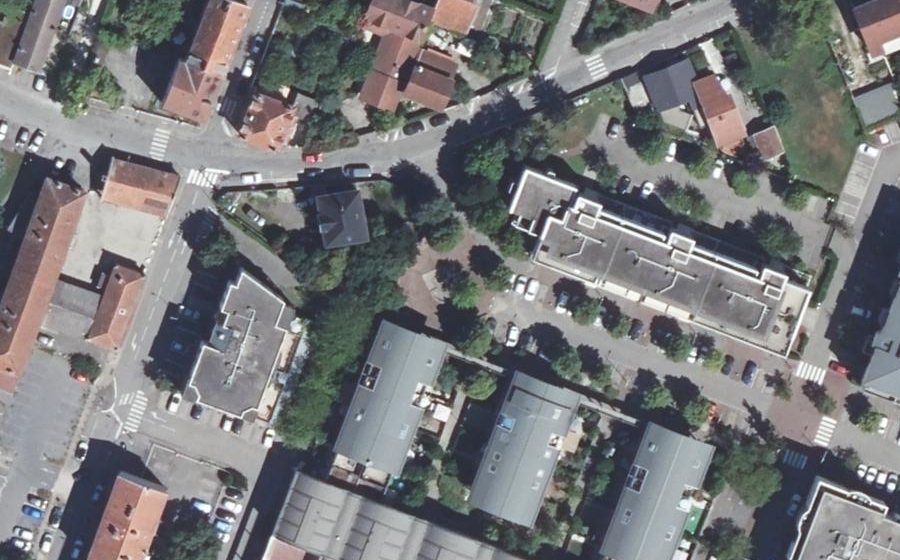 Vue aérienne du Rond-point anonyme n°43682142