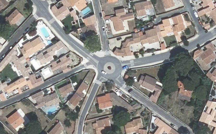 Vue aérienne du Rond-point anonyme n°436828296