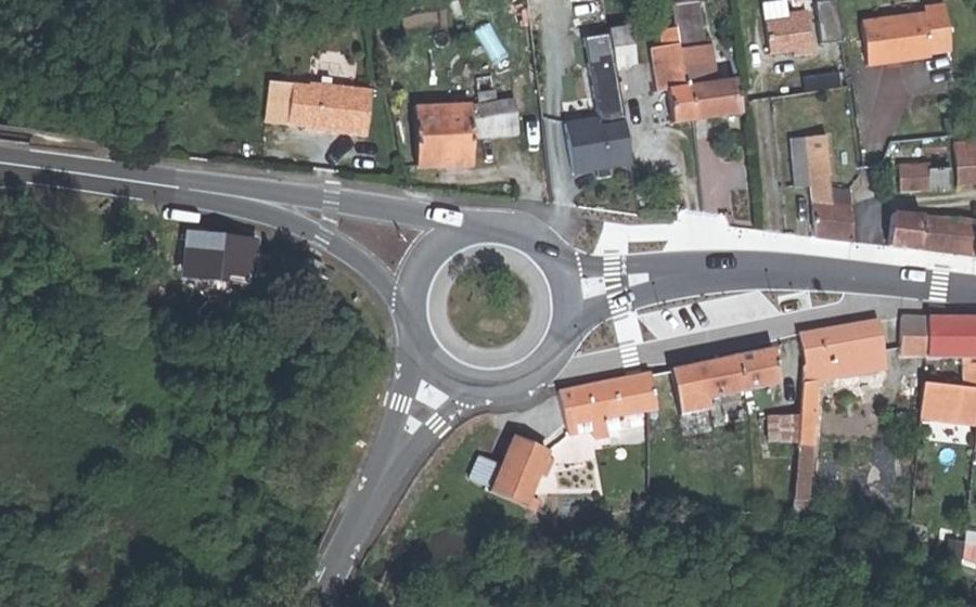 Vue aérienne du Rond-point anonyme n°43685212