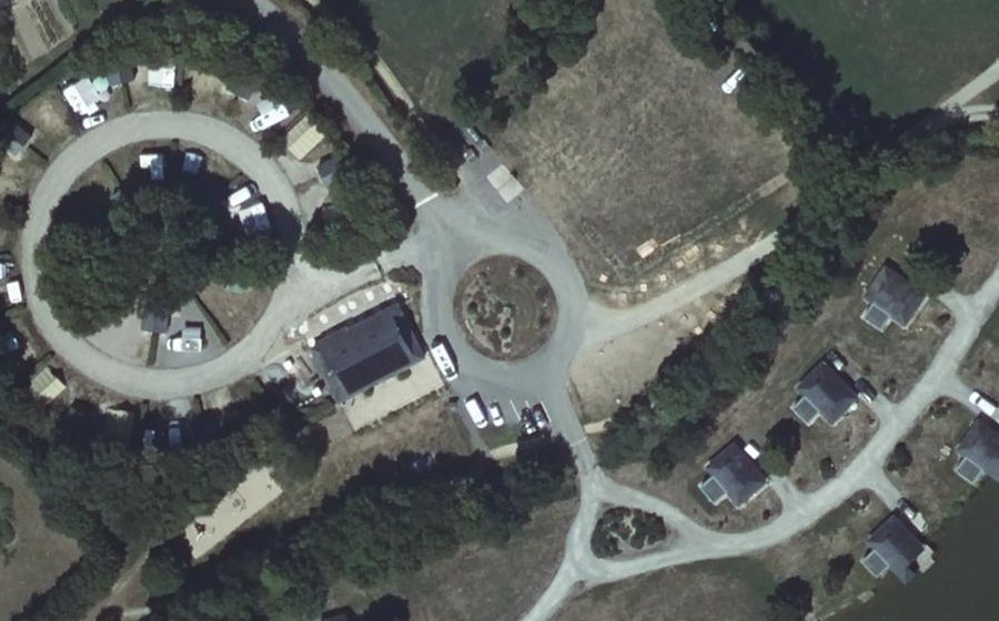 Vue aérienne du Rond-point anonyme n°436853937
