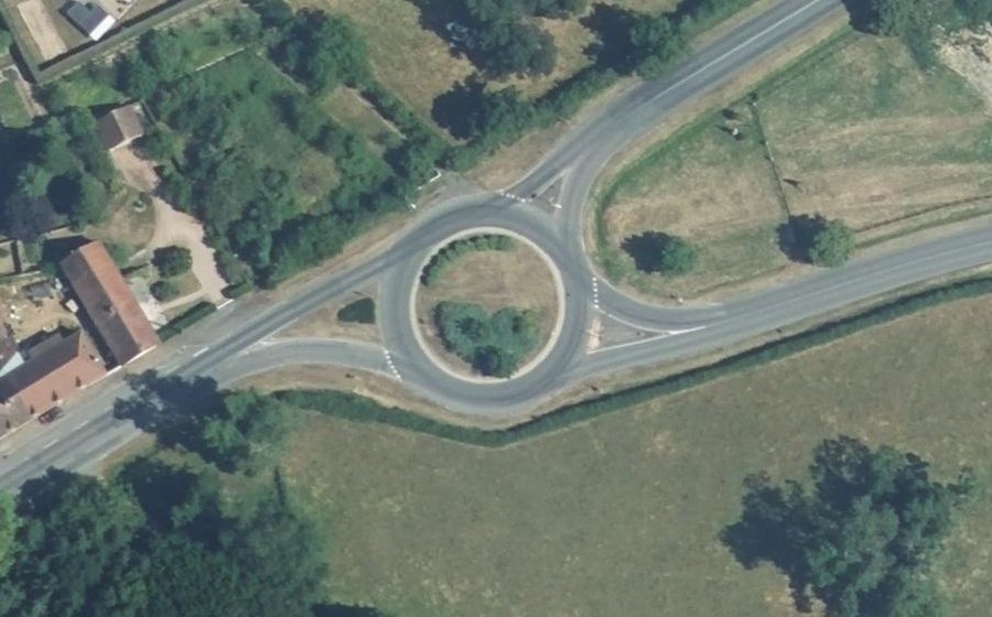 Vue aérienne du Rond-point anonyme n°43692139