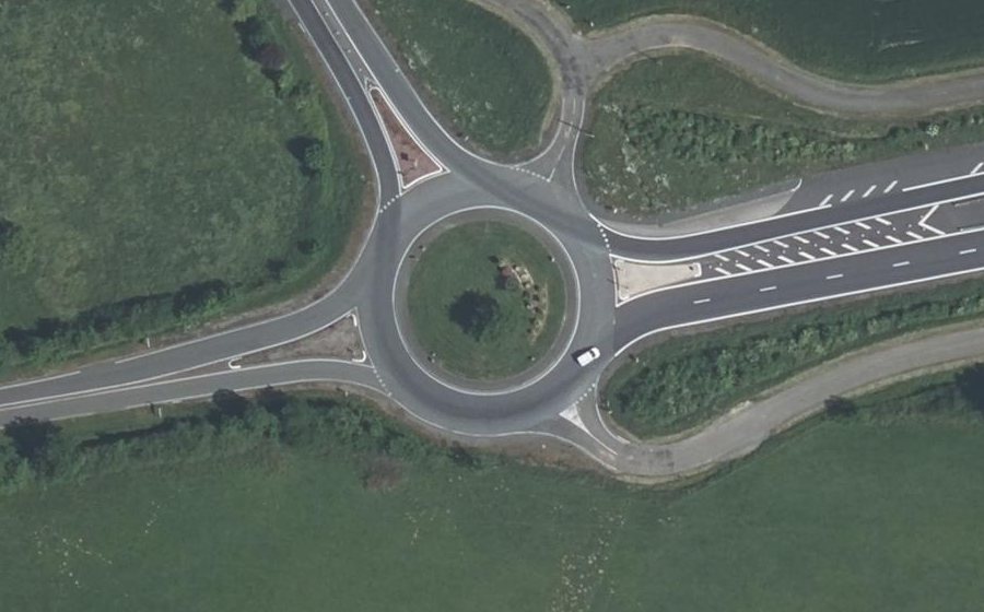 Vue aérienne du Rond-point anonyme n°43693980