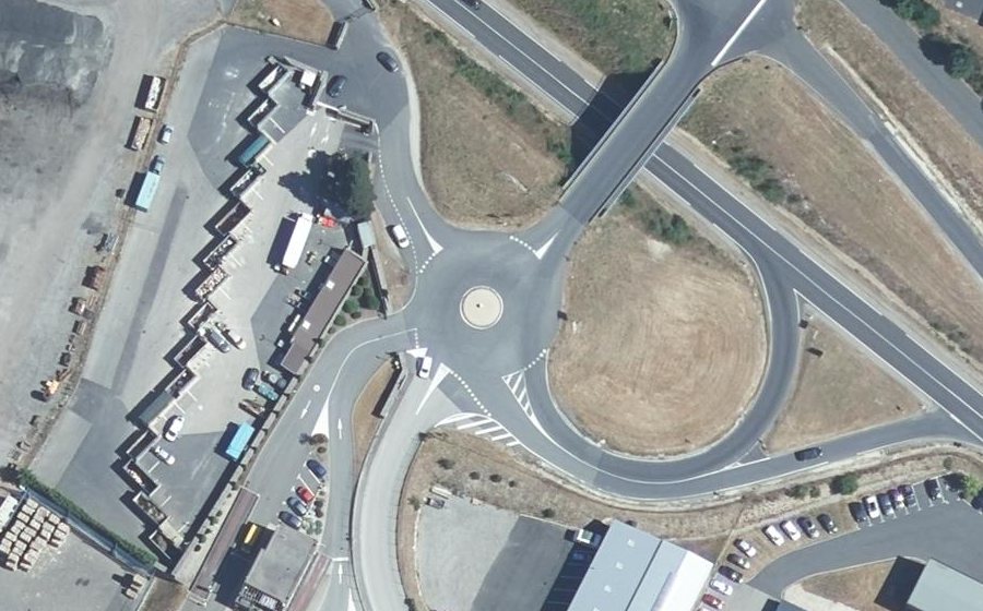 Vue aérienne du Rond-point anonyme n°436985068