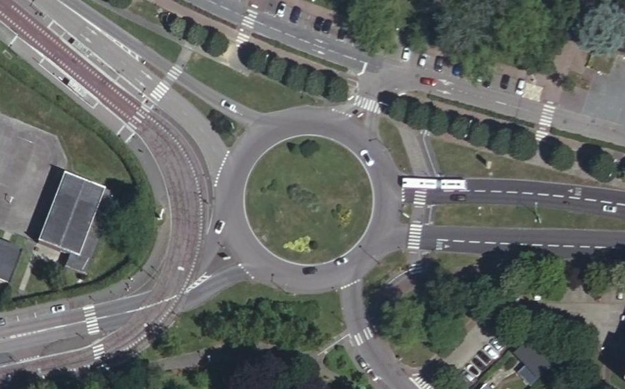 Vue aérienne du Rond-point anonyme n°437030016