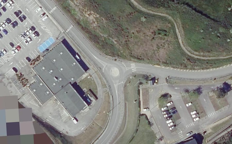Vue aérienne du Rond-point anonyme n°437091995