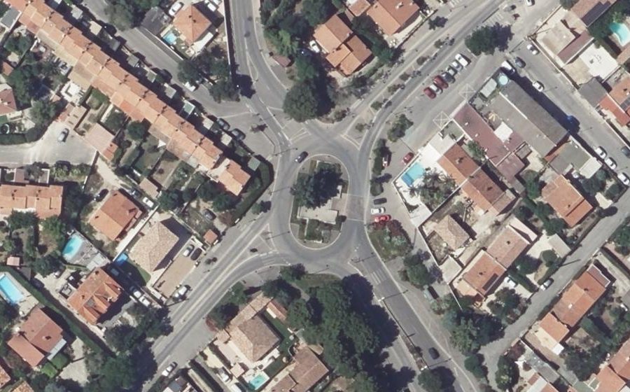 Vue aérienne du Rond-point anonyme n°43712024