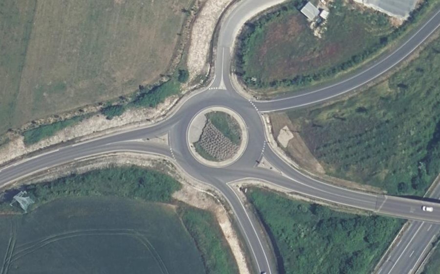 Vue aérienne du Rond-point anonyme n°437168381