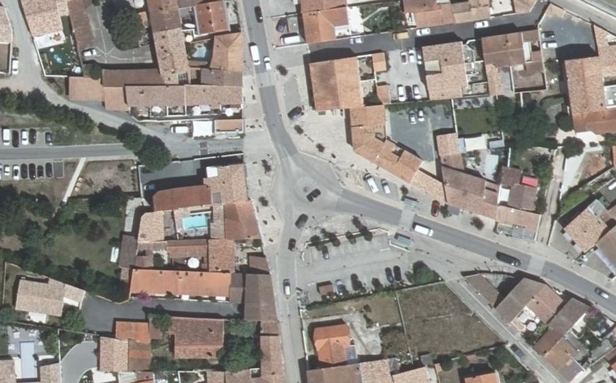 Vue aérienne du Rond-point anonyme n°437225129