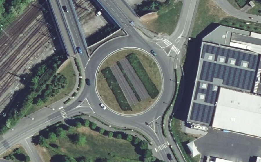 Vue aérienne du Rond-point anonyme n°43771972