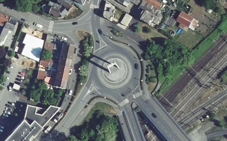Vue aérienne du Rond-point anonyme n°43771975