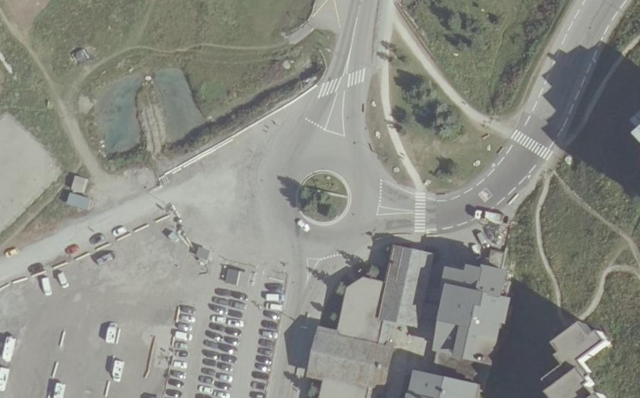 Vue aérienne du Rond-point anonyme n°43797055