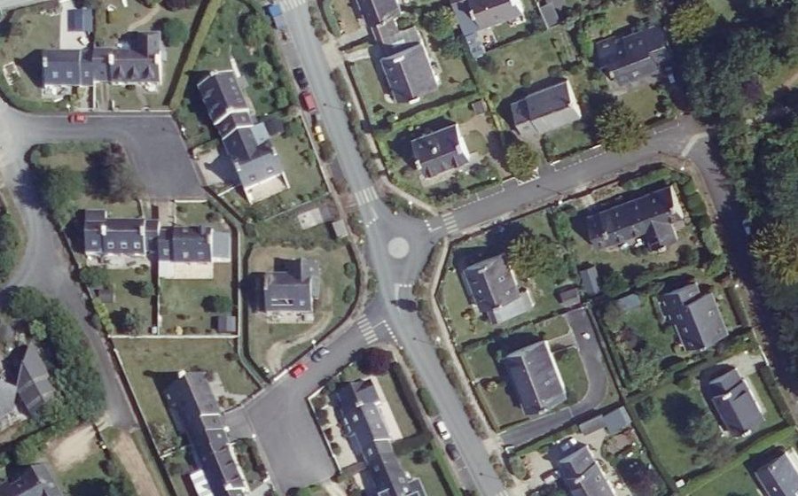 Vue aérienne du Rond-point anonyme n°438156494