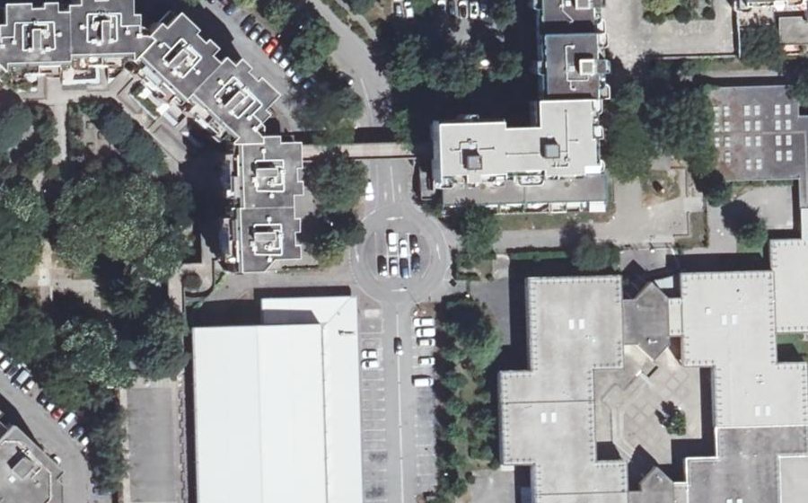Vue aérienne du Rond-point anonyme n°43855664