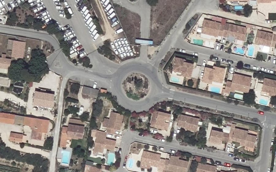 Vue aérienne du Rond-point anonyme n°43855712