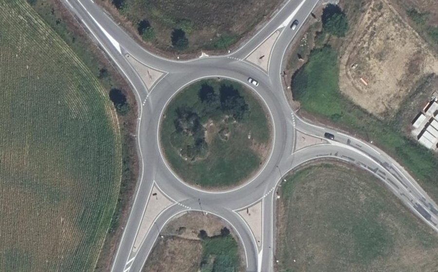 Vue aérienne du Rond-point anonyme n°4385900