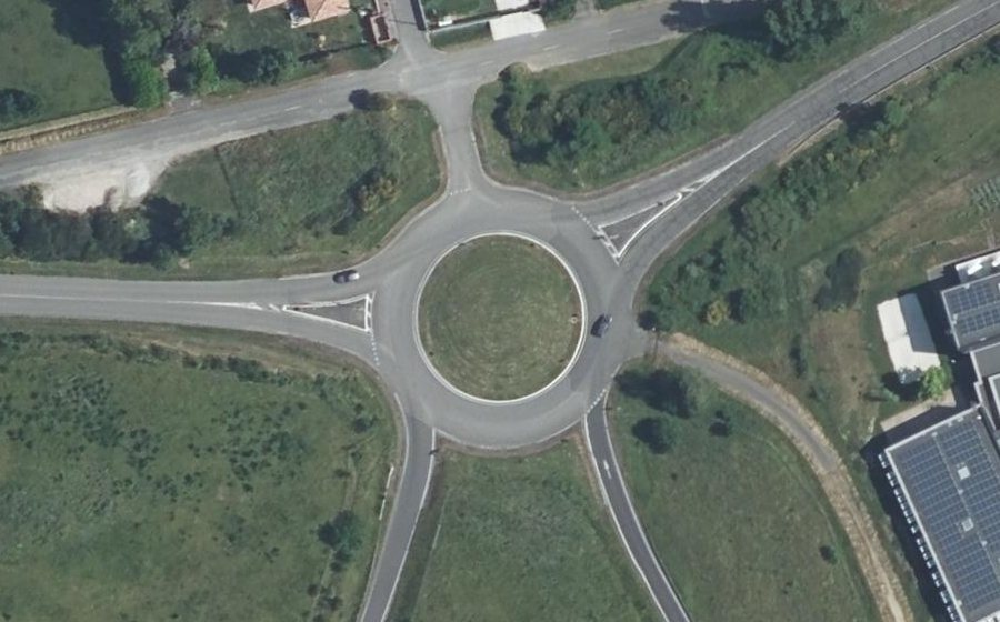 Vue aérienne du Rond-point anonyme n°43870248
