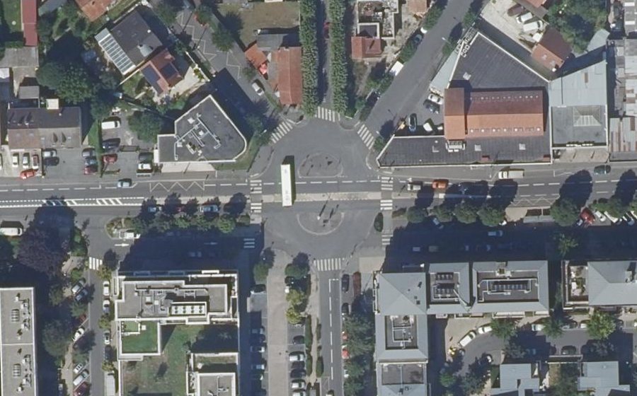 Vue aérienne du Rond-point anonyme n°438876996