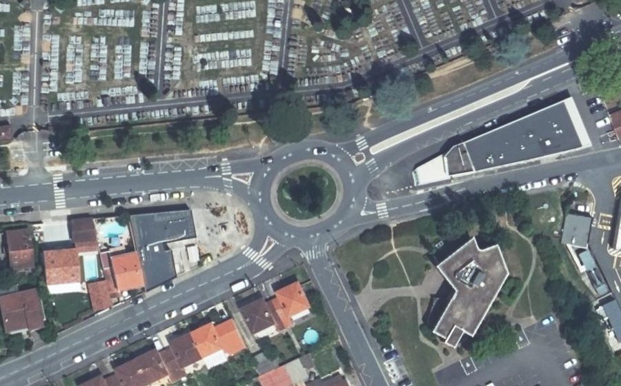 Vue aérienne du Rond-point anonyme n°43902876